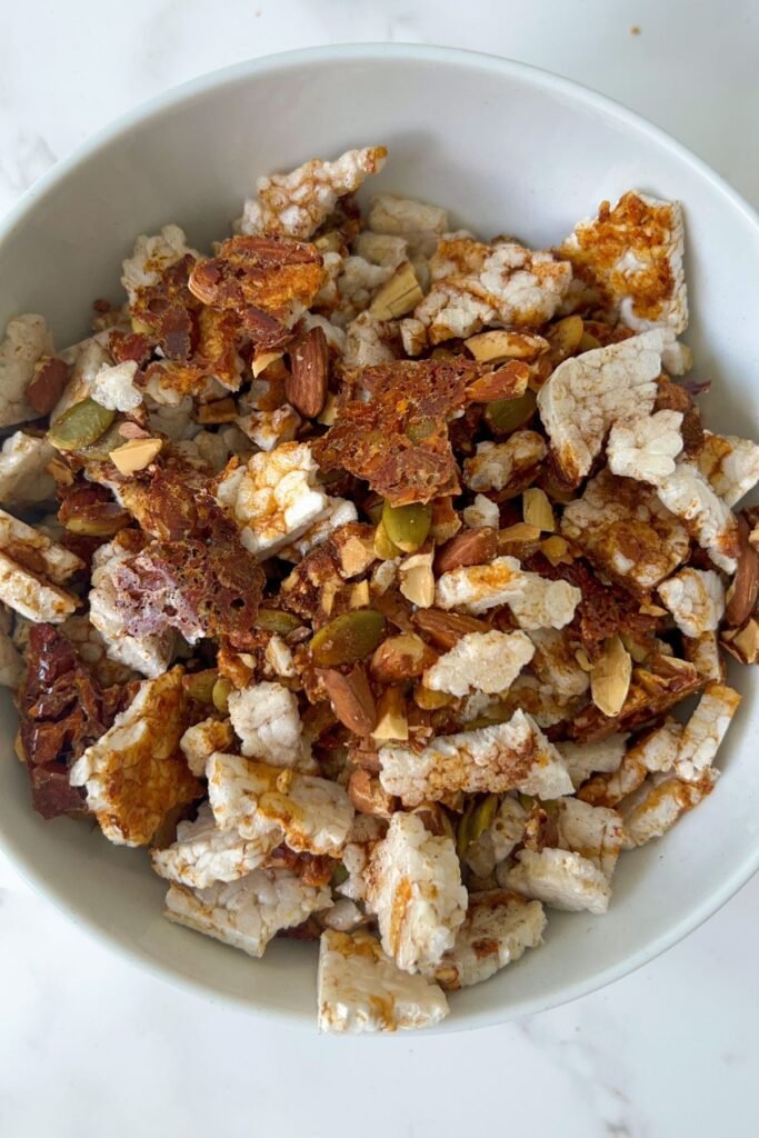 Snacking is a popular topic of discussion. Snacking, which is now a regular component of the average person's diet, has been shown to have several health advantages. Most individuals are used to eating little meals in between larger ones, and some even like to eat after midnight. However, many people's nibbling has developed into an emotional and thoughtless routine. Snacks are often comprised of satiating food, not only to ease hunger sensations but also to have something to nibble on when taking a vacation from activities like work or play.
The sort of snack food you often enjoy with loved ones is certainly included in the realm of food that is affected by health awareness. Think about these factors to bring your ideas for healthy, delicious snacks to reality.
Consider the importance of diet.
It's high time to learn how the body, not just the senses of taste, might benefit from the crunchy, salty, or sweet snacks you've been feeding all along. Do they provide any kind of nourishment? In the present day of delicious but nutrient-devoid appetizers, entrees, desserts, and beverages, everyone, but particularly children, are going to have to be mindful about receiving the proper amount of nourishment.
Think about swapping in healthier options.
As a result, most people choose standard fare like bread, cookies, spaghetti, pies, pizzas, pastries, baked goods, sandwiches, chocolates, popcorn, chops, crackers, noodles, biscuits, and cakes when they snack. These high-calorie treats are popular because they are easy to make and people tend to like eating them. Aren't low-sodium and sugar-free alternatives like fruits, nuts, dishes such as salads yogurts, genuine juices, and sugar-free dishes just as good and convenient?
Innovation is essential.
The idea of munching on some uninteresting fruit, vegetable, wheat-based cuisine, or oatmeal is enough to make most people scowl. What's the fast fix? Make it personalized by adding your own twists, such as trying out new ingredients or plating techniques. Make these products your own and experiment with new ways to spice up your snack.
To keep your snacking healthy, keep in mind that quantity matters.
You probably don't give it much consideration, but when you're picking up a bag potato fries to cook up for a snack, you opt for the XL packs since they're more cost-effective. You should consider about servicing efficiently when evaluating the value of the discounts offered by these offers. Keep in mind that the size of your snack servings may have a significant impact on your ability to maintain a balanced diet.
Healthy Snack Ideas to Munch On